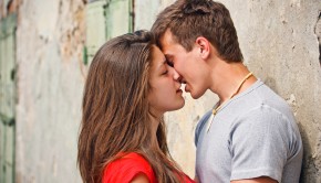 How To Kiss
